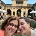 Lorena Comparato Instagram - Um FELIZ DIA DAS MÃES ♥️ pra ela @leilamendesfono a MINHA FAVORITA, mãe de tanta gente. Felicidade pra todas as mães que eu já tive, que eu tenho, que vou ter, pra todas as mães aqui e pra mãe de vocês também! Aliás quero recomendar o Brunch do @parquelage . DELICIOSO! “O mundo virou um estúdio fotográfico” MENDES, Leila 2024