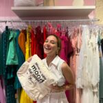 Lorena Comparato Instagram - @mood4us 👗✨🍾 você já alugou vestido?! Mas eu aposto que você já gastou fortunas num vestido e acabou nem usando mais tentas vezes. Eu amo alugar. AMIGA! Olha isso! TODA vez que eu vou na Mood parece que eu to entrando numa loja nova, ao mesmo tempo com uma sensação de casa e armário familiar. Lá elas falam que a Mood é seu melhor armário fora de casa e eu concordo. Dessa vez eu escolhi o lavanda, mas sai de lá morrendo de vontade de usar vários e já quero voltar! Curtiu? Qual seu favorito? #mood4us #aluguel #casamento thanks @bebella.kraskoff Marcia e Lorena 🫶🏽🤍