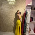Lorena Comparato Instagram - @mood4us 👗✨🍾 você já alugou vestido?! Mas eu aposto que você já gastou fortunas num vestido e acabou nem usando mais tentas vezes. Eu amo alugar. AMIGA! Olha isso! TODA vez que eu vou na Mood parece que eu to entrando numa loja nova, ao mesmo tempo com uma sensação de casa e armário familiar. Lá elas falam que a Mood é seu melhor armário fora de casa e eu concordo. Dessa vez eu escolhi o lavanda, mas sai de lá morrendo de vontade de usar vários e já quero voltar! Curtiu? Qual seu favorito? #mood4us #aluguel #casamento thanks @bebella.kraskoff Marcia e Lorena 🫶🏽🤍