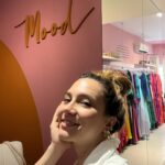 Lorena Comparato Instagram - @mood4us 👗✨🍾 você já alugou vestido?! Mas eu aposto que você já gastou fortunas num vestido e acabou nem usando mais tentas vezes. Eu amo alugar. AMIGA! Olha isso! TODA vez que eu vou na Mood parece que eu to entrando numa loja nova, ao mesmo tempo com uma sensação de casa e armário familiar. Lá elas falam que a Mood é seu melhor armário fora de casa e eu concordo. Dessa vez eu escolhi o lavanda, mas sai de lá morrendo de vontade de usar vários e já quero voltar! Curtiu? Qual seu favorito? #mood4us #aluguel #casamento thanks @bebella.kraskoff Marcia e Lorena 🫶🏽🤍