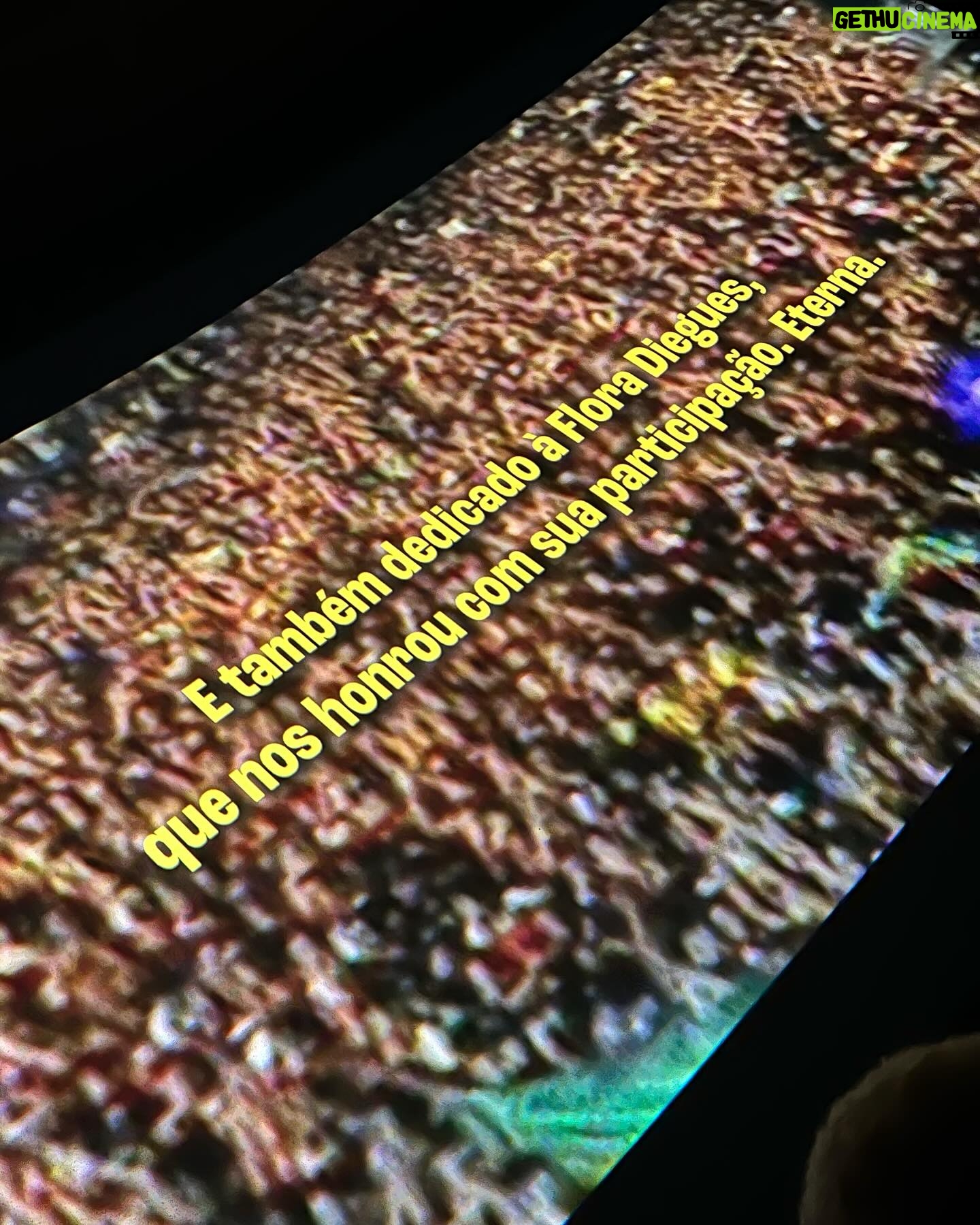 Lorena Comparato Instagram - Viciada nesse cabelo e nesse filme ✨🤘🏽🎬 VAI NO CINEMA ver AUMENTA QUE é ROCK N ROLL !!! Primeiro final de semana é o que rege o resto da temporada do filme. É MUITO importante prestigiar !!! Vai lá conhecer a história da Rádio M4LDITA FM FLUMINENSE !!! É um filme histórico !!! E com a @flordiegues ♥️ PARABÉNS a todos da equipe e elenco. @tomasportella você é F0D4 !!! 📸 by @robertofilho_profissional