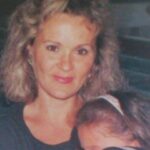 Lorena Gómez Instagram - Mamá, no hay un solo día en que no piense en ti. Echo de menos tus abrazos, tu risa contagiosa y esas palabras sabias que siempre me guiaban hacia el camino correcto. Fuiste mi amiga, mi consejera, MI TODO. Tu amor me dio fuerzas para enfrentar cada desafío. Tu valentía me inspiró a ser fuerte y a luchar siempre por mis sueños. Gracias por todo lo que me diste, por cada consejo, cada sonrisa, cada sacrificio. Fuiste, eres y serás el ejemplo más increíble de amor y fortaleza. Aunque no estés físicamente conmigo, siento tu presencia cada día, iluminando mi camino con tu espíritu indomable, como el mío. Gracias por ser mi madre, por amarme incondicionalmente y por ser mi inspiración constante. Feliz Día mami 🌹✨ ¡Te llevo siempre en mi corazón! HASTA QUE NOS VOLVAMOS A ENCONTRAR 💔 Mi guía eterna. TE AMO CON LOCURA ❤️