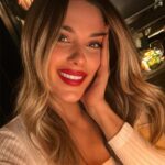 Lorena Gómez Instagram - Últimamente me he dado cuenta de que lo mejor de la vida son esas pequeñas cosas. Reírse con amigos/as hasta que duela el estómago, los abrazos de mi familia que lo curan todo, y esas charlas que nos hacen olvidar las horas. Son esos momentos los que de verdad cuentan, los que nos recuerdan que la vida es una y hay que vivirla intensamente. Todo lo demás, está de más ✨ Ha sido un fin de semana para recordar siempre. ¡Me siento tan afortunada de tener a tanta gente de verdad y de corazón cerca! Os quiero 🤍