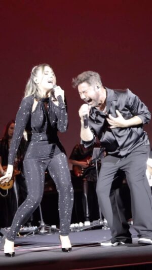 Lorena Gómez Instagram - Si yo pudiera verte, mamá.
Contarte cómo estoy, cantarte esta canción, poder tenerte enfrente…

Hoy duele un poquito más que ayer. Siempre en mi mente y en mi corazón. De la mano y caminando juntas. 

Te echo DEMASIADO de menos 😢

Gracias amigo @miguelpoveda por tanto 🤍
Y gracias al maestro @juan_habichuela_nieto por regalarnos su talento esa noche tan especial 🤍