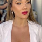 Lorena Gómez Instagram - Como sé que os gustan las cosas que pasan antes de subirme al escenario, aquí os dejo el maquillaje que me hacen para @wahshow Ella tiene unas manos que son oro @angelagxmezmk