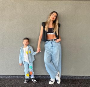 Lorena Gómez Instagram - Primer photocall con mamá ❤️
 
PLANAZO DE SÁBADO ✨

#amigosimaginarios 
@paramount_spain 
@idolyagency_official 
@alejandro.publicity