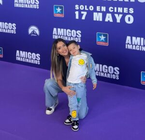 Lorena Gómez Instagram - Primer photocall con mamá ❤️
 
PLANAZO DE SÁBADO ✨

#amigosimaginarios 
@paramount_spain 
@idolyagency_official 
@alejandro.publicity