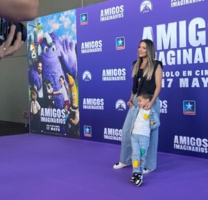Lorena Gómez Instagram - Primer photocall con mamá ❤️
 
PLANAZO DE SÁBADO ✨

#amigosimaginarios 
@paramount_spain 
@idolyagency_official 
@alejandro.publicity