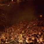 Lorena Gómez Instagram - Anoche volví a ti, Lleida. El teatro estaba lleno, no solo de gente, sino de recuerdos, de esos que se construyen durante toda una vida y jamás olvidas con el paso del tiempo. No hay focos que valgan más que el brillo en los ojos de quien se siente parte de la historia que estás contando. Anoche, cada uno de vosotrxs me hicisteis sentir muy afortunada. Estas son los momentos por los que vivo. No son solo conciertos, son encuentros, no son solo canciones, son nuestra voz. Gracias por cada momento que me regalasteis, por cada gesto que me recordó por qué amo tanto esto! Gracias por hacerme sentir que lo que hago vale la pena, que cada lucha, cada sueño, cada esfuerzo, tiene su recompensa en noches como esta. Os quiero siempre, familia. HASTA PRONTO. Equipo, sois increíbles: @rl20music @jon_ayarza @angielofer @iker_arranz_productor @soyivanmateos @_c_s_r_ @may_johoy @ele_more_fyah @susan_santos #carmenniño @mariaayo @rosana.galli.3434 @cascabelu @alejandrocabanillashair @antonia_espin @tamara_press
