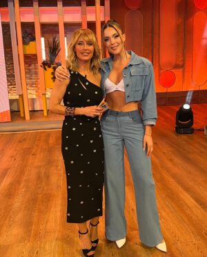Lorena Gómez Instagram - Mi carrusel de hoy.
Gracias siempre por el cariño y respeto @mediasetcom 
Ha sido muy bonito el día de hoy. 
@jlmolina.g @evaexpejo @yolandakamini @omarsu @emmagarciaweb 🙏🏻

*En el último video soy yo en esencia pura ☺️

MUAH: @antonia_espin @alejcabanillas 

 @alameda_brand  @aloyoga @alo @wowconcept_ 

¿Os ha gustado?