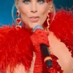 Lorena Herrera Instagram - Feliz día Hermosuras!!! Ya está el vídeo en #youtube en el canal de Netflix LatinoAmerica de "Ando en el Top" de las #Siemprereynas2 ve a verlo, dale like, descarga y escúchala en todas las plataformas digitales #Spotify 🙏 Amo ésta canción, me pone de buenas y a bailar!! @netflixlat APLÍCALO EN TODO: #SiNoSumasTevas #LoqueNoSumaSeVa #ynimoderrimo #siemprereinasnetflix #segundatemporada #Realityshow #tvshow #realitytv #Videoclip #hit #felizviernes #hitdelverano #estreno #Andoeneltop