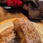 Lorena Herrera Instagram – Con el frío no se por qué pero quiere uno comer a cada rato!!!🤣 
Éste postre saludable te va a Encantar!! Muy fácil y rápido de hacer!! #glutenfree #lowcalorie #healthyfood 

Para preparar 4 rollitos:
* 4 Hojas de arroz ( las venden en cualquier supermercado en la parte de productos comida japonesa)
*2 manzanas dulces sin cáscara en cuadritos
*Pasitas y nuez picada o almendras o semilla de girasol
* 2 o 3 sobres stevia o fruto del monje
* 1cucharada de Aceite de coco 
*Adornar con canela en polvo o miel de abeja, cajeta sin azúcar o lo que prefieras
#recipes #healthylifestyle #healthyrecipies
#glutenfreerecipes  #felizmartes🍯🧁🍪