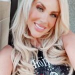 Lorena Herrera Instagram - Mi cabello solo lo pongo en manos de los mejores!! Si quieres lucir ese rubio Espectacular que brille, qué esté y se vea saludable Solo con #ElmasterDelCabello @alexirazuhair Gracias siempre por ser como eres!!🙏 #Felizlunes #feliziniciodesemana #hair #blondie #cabello #beauty