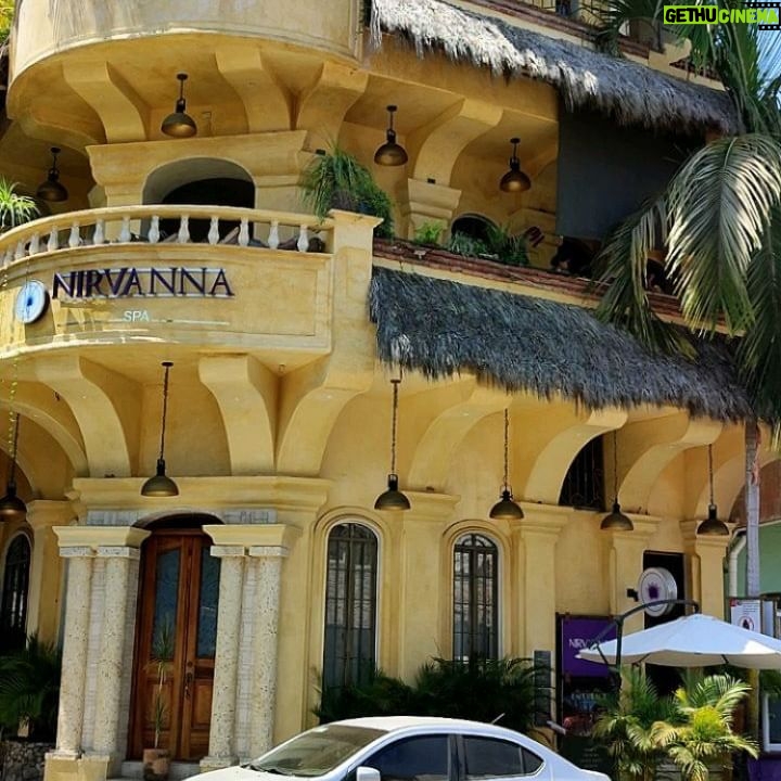 Lorena Herrera Instagram - Viajecito con mis amigas!! La pasamos lindísimo! Les recomiendo hospedarse en #puntamita ya que está muy céntrico para ir a #sayulita qué está a 25 minutos y #puertovallarta está a 50 minutos Donde obvio hay Todo!! #bucerias un pueblito en la playa muy lindo está a 15 minutos!! Y la zona de comercio de punta Mita está chiquita pero muy linda! Poniendo a caminar en diva a mis amigas qué están en la onda empresarial 😂 Qué bello es tener amistades de mucho tiempo como Marlene que es mi amiga de hace 26 años a la cual Admiro inmensamente por todo lo que Es, por su gran Consciencia y sus logros profesionales e internos! Gracias por regalarme tu Amistad , gracias #Esme🙏💝 #Felizmartes #friends #friendship #travel #playa #mexico #jalisco #nayarit #vacations #vallarta 🌴💝🙏