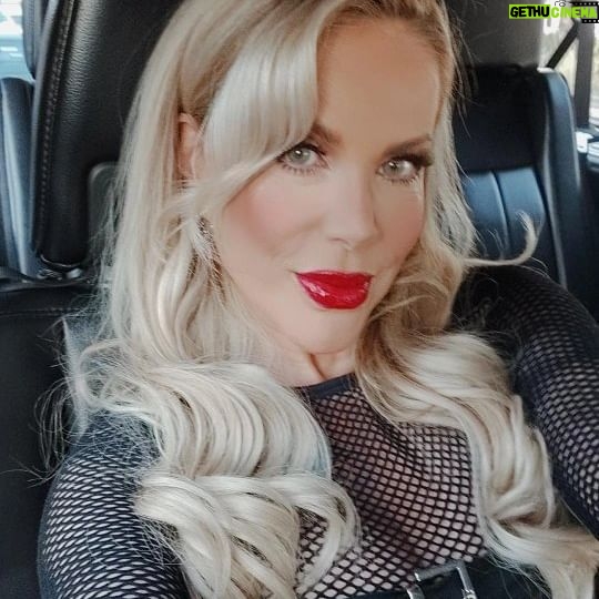 Lorena Herrera Instagram - Buen dia mis hermosuras!!! Aquí un poquito de la linda entrevista de la bella @anetteoficial lo puedes ver completo en Anetteando por Youtube #felizviernes #entrevista #actriz