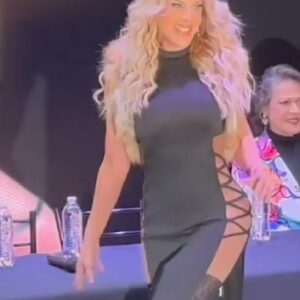 Lorena Herrera Instagram - Ayer en la rueda de prensa de la obra @hijasdesumadreobra organizada por la gran @vickylopeztv 
Estrena  próximo 18 enero en #monterrey  Interpreto a #Sofia personaje qué estaremos alternando funciones @aylinmujic @anetteoficial y Yo .
Yo estreno a partir del:
20 de febrero #SanLuisPotosi
 21 #Guadalajara 
 22 #León
27 #Chihuahua 
28 #CdJuarez 
7 marzo #Toluca 😀 
Una obra con un elenco irrepetible @patriciareyesspindola @larox07 @lourdes.munguia @laurafloresmx @arianepellicer @gina.varela @velazquez2668
 En la cual morirás de risa!! @varelateatro Gracias a mi amado @artemiosanchezr #felizsabado #estreno #teatro #obra #actriz #gira