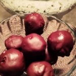 Lorena Herrera Instagram – Van a AMAR éstas bolitas de proteína y chocolate se los Aseguro!! Super #healthyfood  #highprotein  #lowcalorie  #lowcarb  Con grasas saludables!!
Ingredientes para 10 bolitas:
*30 grms avena molida ( sin gluten) Puedes sustituir por harina de almendras 
* 1scoop de proteína en polvo vegana y orgánica de @mdnsports sabor vainilla 
*2 cucharadas soperas semillas de girasol
*2 cucharadas soperas crema de cacahuate sin azúcar
* 2 cucharadas soperas miel de agave sabor Maple, o miel de abeja
*1chucharada sopera cocoa ( opcional)
Mezcla todos los ingredientes,si te queda muy seco agrega un poco de miel de agave o un chorrito de agua, mete al congelador por 10 minutos.
Cubierta:
* 30 ML de leche vegana
*65 grms chispas chocolate oscuro
Puedes mantenerlos en el congelador y no se ponen duros ,quedan super bien x mucho tiempo
#healthylifestyle #recipes #healthyrecipies
#glutenfree #felizmartes 🧑‍🍳