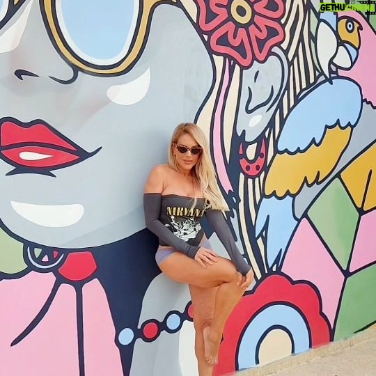 Lorena Herrera Instagram - Aquí desde @thereef28 Disfrutando la belleza de #playadelcarmen Si pudiera recomendarte un hotel qué tenga todo lo que necesitas para pásarla increíble y a solo una cuadra de la 5ta ,de dónde está todo!! Sin duda sería éste!!😃 checa mis historias para que lo conozcas! #felizsabado #sabado #playa #beach #hotel #travel #vacations #rivieramaya 🏖️🌈🐳