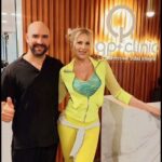 Lorena Herrera Instagram – Ayer fuí a la clínica @qp_clinic  del @dralanpolanco Me hicieron pruebas con aparatos de última tecnología donde me midieron niveles de Grasa,Agua y músculo en mi cuerpo .Con otro checaron si tengo metabolismo lento o acelerado.
Me hizo prueba de esfuerzo que Checa cómo funciona tu corazón frente al esfuerzo para que todo esté bien y no haya arritmias ni cosas extrañas.
En la clínica te arman plan de alimentación y entrenamiento para que logres tus objetivos!
Cuentan con Fisioterapeutas, infiltraciónes para lesiones, medicina deportiva, nutricionistas, psicólogos deportivos, hasta cirujanos plásticos!
Tienen Todo! La prevención es la fórmula para tener Salud, y sin Salud no hay nada! En #cdmx Colonia Del Valle contacto: 5644237028
#felizviernes #healthylifestyle
 #health 💜💙🩵