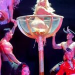 Lorena Herrera Instagram - Detrás de camaras de la grabación del vídeo de mi sencillo #mujerona que estrenamos mañana por #youtube Desde los 90tas siempre quise hacer un performance en una copa y nunca lo había cumplido , Al fin! 😃! Ya tienes tus boletos para la Gran final de #SololasMas en #pepsicenter 7 Mayo!! @brunoolvez !#felizdomingo #video #estreno #performance #music #singer #cantante