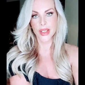 Lorena Herrera Instagram - No sé olviden de llevar ayuda a  los poblados afectados de #guerrero 
Si esos grandes y lujosos hoteles y Edificios son perdida total ,se imaginan las viviendas más humildes?!?! 😭😭 
Sigamos ayudando 🙏
En mis historias y aquí en mi feed he compartido algunos centros de acopio seguros en #cdmx🇲🇽 
#acapulco y #guerrero  nos necesitan🙏💜💜💜#otis #huracan #ayuda #donar #darycompartir