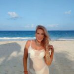 Lorena Herrera Instagram – Qué te gusta más? Fotos o videos? A mí totalmente videos, las fotos casi no me gustan 😵‍💫🤣🤣 Aquí las últimas para que no se queden en el olvido! 
Qué siempre tengamos presente qué la vida es la Gran escuela para crecer y transformarnos en mejores personas, pero eso dependerá de nosotros ,de tener esa Consciencia y de encontrar la enseñanza en las situaciones que tenemos diariamente! ( porque siempre la hay) Aunque si procuramos trabajar en nuestra Paciencia y Tolerancia te aseguro avanzaremos bastante! 😀
Gracias @cataloniaresorts @happy.jaky @ottoppppp Por estos mágicos días!!🙏
#felizmiercoles #becatalonia #playa #beach #travel #mex #costamujeres #cancun
