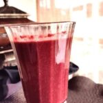 Lorena Herrera Instagram - Empieza el año y uno de los propósitos más importantes Siempre debe ser llevar una vida más Saludable y eso empieza con la Alimentación y el Ejercicio! Éste Jugo- Batido es de las mejores cosas que podrás implementar diario en tu vida, yo te aconsejo en ayunas y antes tomar un buen probiótico! Si eres extreñida lo dejaras de ser Desde las 1eras tomas.Además darás a tu cuerpo vitaminas, minerales, fibra, Encimas, Alimento para tus bacterias benéficas, es Súper desinflamatorio, lleno de Magnesio , potasio,Antioxidantes, vitamina C, desintoxicante,ayuda a bajar colesterol, diabetes, el betabel ayuda en producir óxido nítrico el cual bombea más sangre llevando más oxígeno y nutrientes a tu cerebro y órganos! OJO: *Si por dieta o salud( diabetes )no puedes tomar betabel y/o naranja, sustituye con un pedazo de pepino con cáscara y semillas de girasol ( eso yo se lo agrego siempre, sólo que no quize espantarlos con tanto ingrediente 🤣) Ingredientes: *Primero pon 1/2 taza de agua en la licuadora * Media naranja sin cáscara, jugo de un limón, piña, betabel crudo, apio, pedacito de nopal crudo ,jengibre, puño de espinacas u hojas verdes,1cuch y media semillas de linaza, 1cuch.de semillas de girasol,1cuch inulina de agave, 1 medida Creatina, Y sabe Delicioso!!!! Tu salud vale cualquier esfuerzo! @mdnsports #mdnsuplements #lookingforperfection #felizmartes #recipies #healthylifestyle #healthyfood #healthyrecipes #health