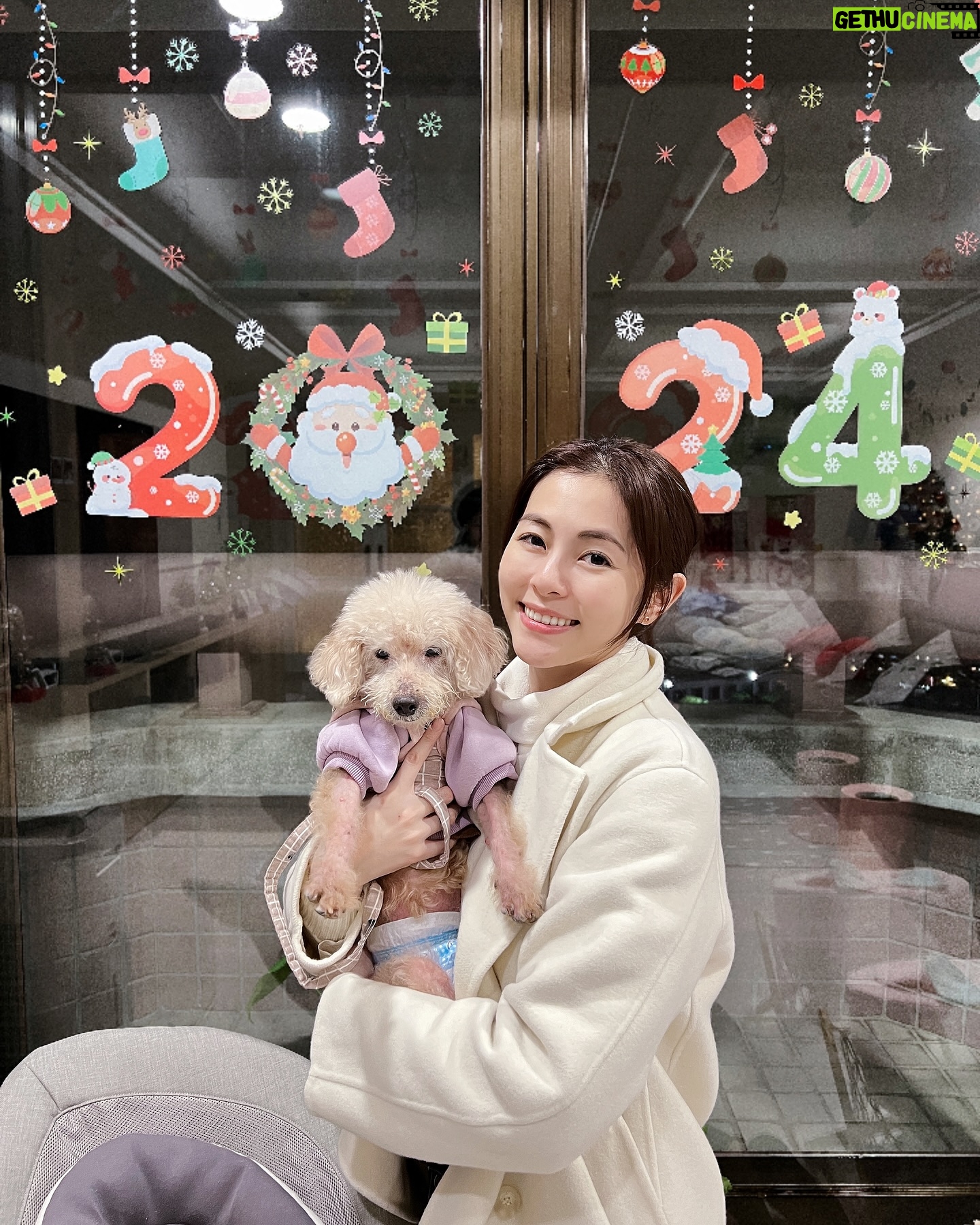 Lorene Ren Instagram - 2024 Happy New Year ❤️