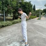 Lorene Ren Instagram - 這幾天忽冷忽暖的天氣 原本都收起來的短袖又翻出來穿 不管穿短袖長袖還是發熱衣 外出備著一件外套準沒錯😌 多多注意冷熱溫差 小心別感冒囉🥰 #SKECHERS #坐不住的年輕人 #GOWALK7 #HYPERPILLAR #AIRCOOLED #舒適