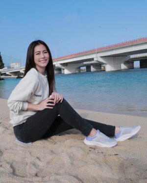 Lorene Ren Instagram - 好久不見了～你們好嗎？

心裡的寒冬緩緩被春天的氣息融化
夏天也緊緊跟隨而來
踏上了幾段旅行的步伐
轉換一下心情
輕鬆自在的散步去

期待慢慢與你分享
我見到的療癒風景🌸
 
#SKECHERS #坐不住的年輕人#GOWALKMAXWALKER #舒適