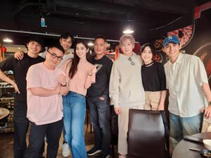 Lorene Ren Instagram - 2013年「我的自由年代」🤟🏻
有人看的時候還是國中.高中生
憧憬著大學生活
有人看的時候是大學生
正在經歷抽鑰匙聯誼.社團活動
有人看的時候剛入社會
想念當學生的單純美好
有人看的是情懷
1990年代的名流100.BBcall

10年過去了
感覺很久又好像沒有很久⋯
你從哪個年齡層成長到什麼階段了？
跟我分享一下吧🥰
