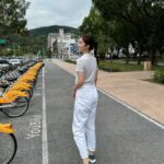 Lorene Ren Instagram - 這幾天忽冷忽暖的天氣 原本都收起來的短袖又翻出來穿 不管穿短袖長袖還是發熱衣 外出備著一件外套準沒錯😌 多多注意冷熱溫差 小心別感冒囉🥰 #SKECHERS #坐不住的年輕人 #GOWALK7 #HYPERPILLAR #AIRCOOLED #舒適
