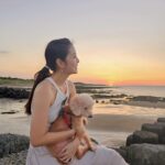 Lorene Ren Instagram – 趁好天氣帶小賓出來走走🐶☀️
大家平常都會帶家裡的毛小孩去哪呢？