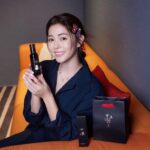 Lorene Ren Instagram - 大家聖誕禮物準備了嗎？ 分享這組超Q的聖誕禮物給你們！ 我真的太喜歡了❤️ @truetisane_tw TRUE TISANE #金銀花淨化毛孔潔面凝露 清潔、控油、淡化、收斂，一次完成！ 溫和潔淨，洗後不緊繃好舒服☺️ 控油效果也是一級棒！ 現在推出2023聖誕限定包裝，太可愛了! 看到心情都變得好開心🥰 好適合當聖誕禮物🎁 一組兩瓶，只有1000組喔~ 現在TRUE TISANE還有聖誕優惠 全館滿1200再送680 ， 喜歡的快快跟上吧！ TRUE TISANE購買網址： https://www.truetisane.com #TRUETISANE #草本體驗 #聖誕限定 #控油 #抗痘 #洗面乳