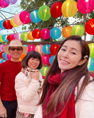 Lorene Ren Instagram - 年初一走走春🧨
任爸說有句諺語「行春行春，有行有春」💰
今天有沒有跟家人一起去走走呢？