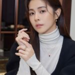 Lorene Ren Instagram - 有沒有人跟我一樣 在每天穿搭的時候 總覺得飾品盒裡面少了一些東西： 一對可以搭配今天髮型的耳環 戒指感覺可以多幾款來疊戴 每天隨著心情變化配戴的項鍊⋯ 好像永遠都買不夠的感覺🤣 日系輕珠寶品牌agete旗艦店在東區盛大開幕啦🎊 很漂亮的地方可以拍好多美照📸 還有美到不行的agete旗艦店限定系列 時尚美麗自己打造🥰 在這個交換禮物的季節 也別忘了疼愛自己唷🎁 @agete_taiwan @tun_grp #agetetw #tungrp makeup @elvielvi926 hair @xenterhuang photo @sunshinestudio09
