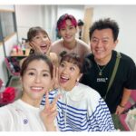 Lorene Ren Instagram – 與大小熊孩子們一起度過的快樂暑假
讓容容姐姐開心又崩潰的各種瞬間
明天要播出囉🥳
敬請鎖定
山裡來了熊孩子🐻

台視每週六晚間8點
東森每週日晚間8點
中華電信MOD、MyVideo、LINE TV
每週日晚間10點

一起歡樂一夏☀️

@ebc.naughtykids 
@Kenzo @tun_grp 
@lesnereidesparis