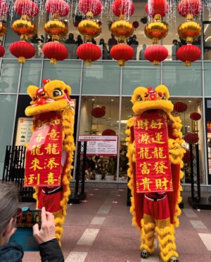 Lorene Ren Instagram - 年初一走走春🧨
任爸說有句諺語「行春行春，有行有春」💰
今天有沒有跟家人一起去走走呢？