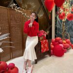 Lorene Ren Instagram - 農曆新年假期開始囉🥳 新衣服新鞋子準備好了嗎？ 穿上紅紅的新衣 搭配龍年開運鞋👟 踏出新年的幸運步伐 先祝大家假期快樂！好運龍齁哩🐲 #SKECHERS #坐不住的年輕人 #UNO #CNY #舒適
