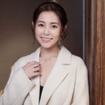 Lorene Ren Instagram - 冷冷的天❄️ 窩在家裡裹著棉被追劇再適合不過了 但又很想出門走走看看聖誕樹🎄 你會怎麼選擇呢？ @lesnereidesparis @lesnereides_taiwanofficial