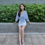 Lorene Ren Instagram - 近期的天氣 白天看著有太陽☀️ 出門忘了帶外套 晚上在外面好冷🥶 風也好大 溫馨提醒大家 出門記得帶外套喔‼️ #SKECHERS #坐不住的年輕人 #MARLEY #ROLLINGSTONES #滾石樂團 #HotLips #舒適