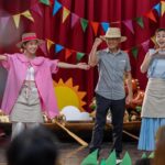 Lorene Ren Instagram - 上週經歷了一場好玩又溫馨的園遊會 “山裡來了熊孩子”已經走到一半的旅程了🐻 謝謝我的爸爸一起見證我在節目裡的經歷與成長 我也越來越享受跟小熊孩子們相處的時光呢🥰 本週我們要走進農村生活 對城市長大的小孩來說是很新鮮的體驗呢 看看我們怎麼把自己弄得滿身是泥吧😆