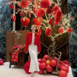 Lorene Ren Instagram - 農曆新年假期開始囉🥳 新衣服新鞋子準備好了嗎？ 穿上紅紅的新衣 搭配龍年開運鞋👟 踏出新年的幸運步伐 先祝大家假期快樂！好運龍齁哩🐲 #SKECHERS #坐不住的年輕人 #UNO #CNY #舒適