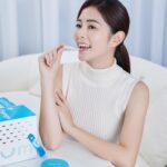 Lorene Ren Instagram - 小時候因為牙齒不整齊，對自己的笑容不滿意，拍照的時候都不喜歡露出牙齒 一直到高中三年級時，才鼓起勇氣去做牙齒矯正，記得當時猶豫了非常久，到底要選擇拉鋼線傳統的牙齒矯正，還是隱形牙套～ 傳統矯正在吃東西時很容易黏在牙套上，清理也不容易，牙套本身還常常把口腔刮傷，而且拆掉後才發現牙齒會有色差的問題... 隱形牙套相較之下沒有這些缺點，矯正期間也沒有不美觀的問題，當時沒有選擇它的原因只有一個，價格太過高昂，隨隨便便都要二十萬以上！ 但現在隨著科技與醫療的進步，費用除了負擔變得比較輕之外，來自新加坡的隱形牙套品牌Zenyum綻雅，更首開先例提供給所有需要矯正的用戶「均一價無隱藏收費」的選擇，價格更透明！並且提供多元的付款方式，信用卡或無卡都是最高12期0利率！ 做完牙齒矯正後的我，整個人都變得更有自信，也非常喜歡自己的笑容😁 同時也很謝謝自己當時做了這樣的決定，真的太值得了！ 現在綻雅推出年末「Zen友團結季」 優惠活動！即日起至12/31 1️⃣隱形牙套療程折扣最高18,000 2️⃣活動期間完成任務累積「微笑積分」，總積分達獎金解鎖門檻，最高每人再領現金6,000元 3️⃣隱形牙套療程費用最低只要6萬元！ 對於牙齒矯正有興趣的朋友，Zenyum隱形牙套有提供免費的線上評估唷 🔗 https://bit.ly/3Qgri4y 相信我，投資自己一定不會後悔！讓我們一起擁有自信美麗的笑容😍 @zenyum.tw #Zenyum綻雅 #隱形牙套 #牙齒矯正