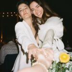 Lorenza Izzo Instagram - Tomando manitos 📸 by @adwoaaboah