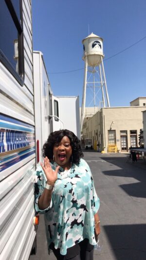 Loretta Devine Instagram - Tune in tonight at 8pm on @foxtv @maskedsingerfox #themaskedsinger #missteddymask #teamcuddly 🧸