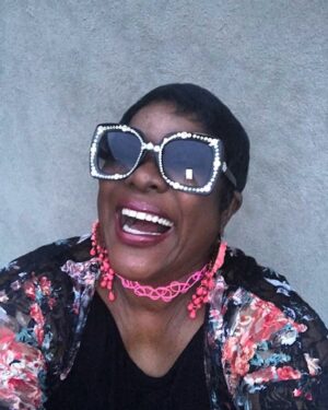 Loretta Devine Instagram - Who’s smiling today? 💛❤️💛❤️ #smiling