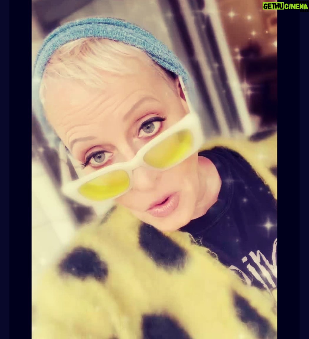 Lori Petty - 3 Likes - - shooting @cameo for y’all in the rain…book away‼️🤩‼️
