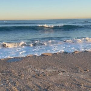 Lori Petty Instagram - - morning walk with the highest tide‼️🌊‼️Love y'all xx #swipe