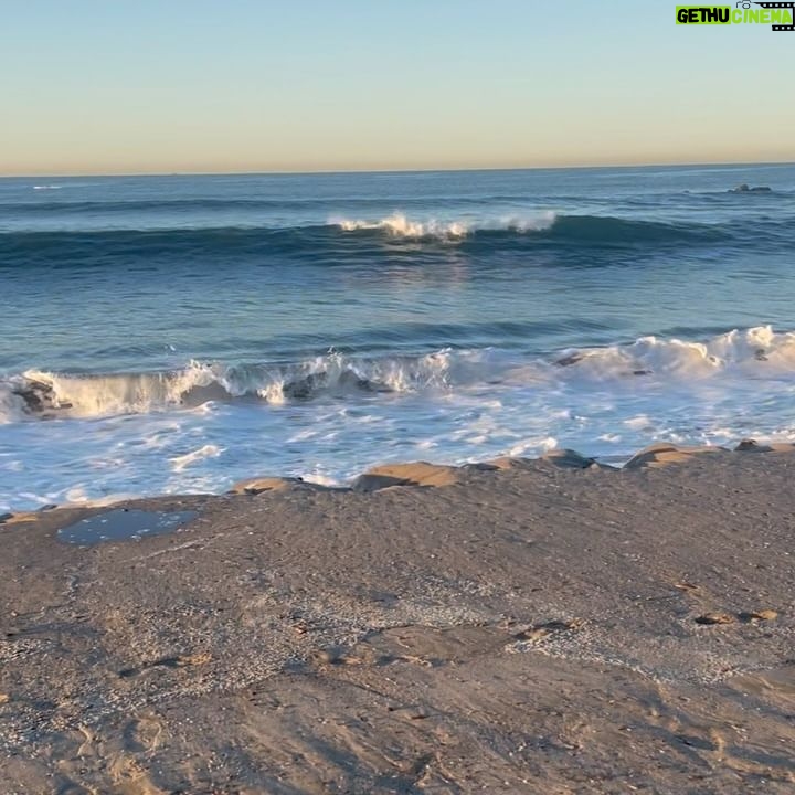 Lori Petty - 3 Likes - - morning walk with the highest tide‼️🌊‼️Love y'all xx #swipe